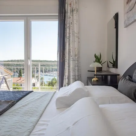 Mediterranean Chill And Grill With View Apartman