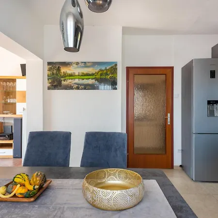 Apartment Mediterranean Chill And Grill With View Pula