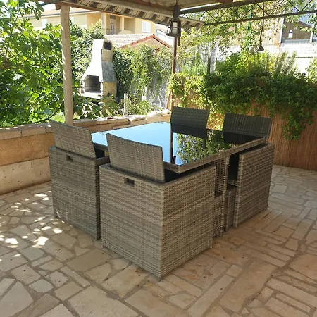 Mediterranean Chill And Grill Pula