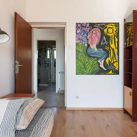 Mediterranean Chill And Grill Apartment
