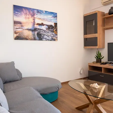 Mediterranean Chill And Grill Apartment Pula