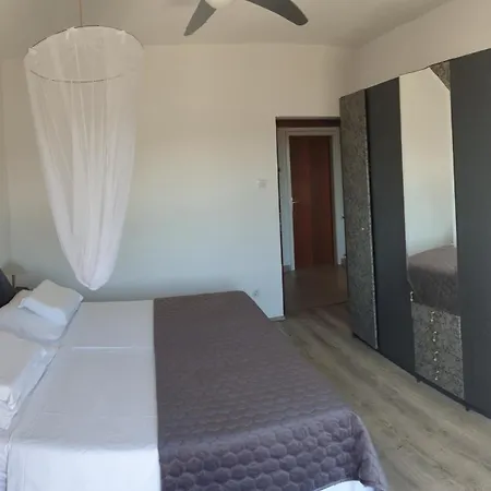 Mediterranean Chill And Grill Apartment *