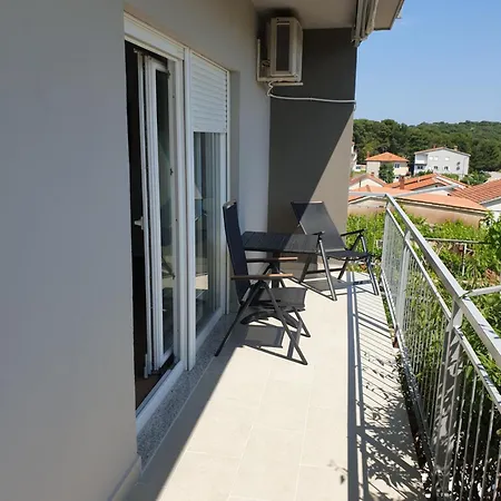 Mediterranean Chill And Grill Apartment *